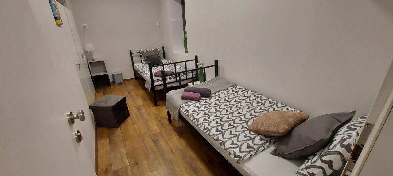 London Fog Apartment In The Party District Budapešť Exteriér fotografie