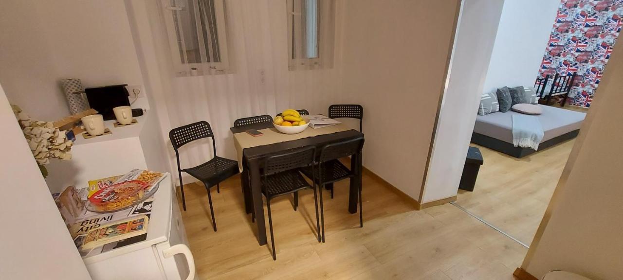London Fog Apartment In The Party District Budapešť Exteriér fotografie